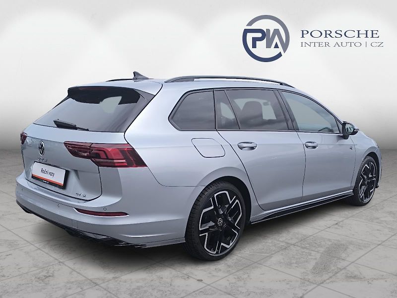 Volkswagen Golf 1,5 eTSI 7DSG R-Line - fotka 2 z 24