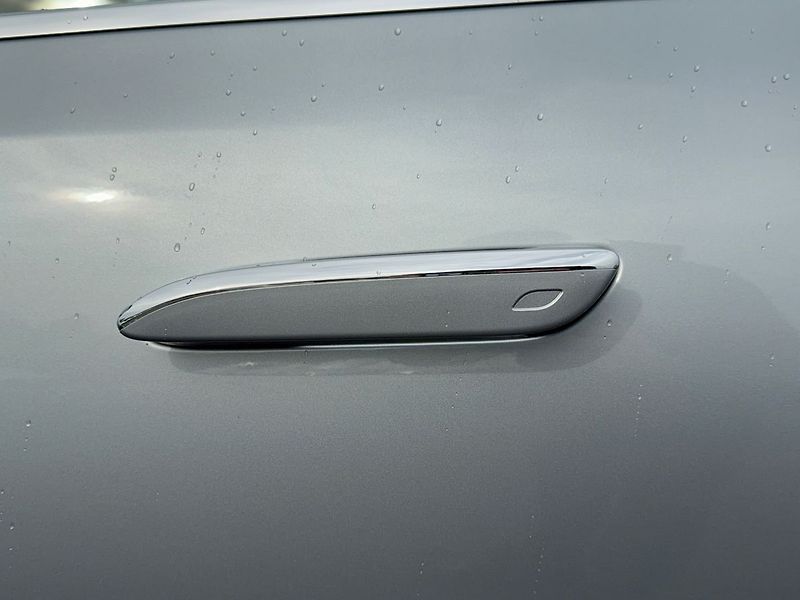 Mercedes-Benz Třídy E E 220 d 4MATIC AMG - fotka 25 z 39