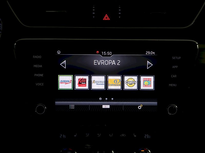Škoda Superb (2018) STYLE 2.0TDI 140KW DSG CANTON - fotka 24 z 42