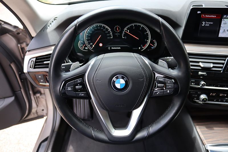 BMW Řada 5 520D XDRIVE SPORT LINE G30  - fotka 25 z 50