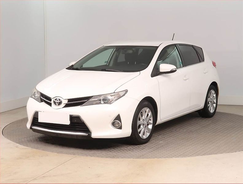 Toyota Auris (2013) 1.6 Valvematic, ČR,1.maj - fotka 2 z 15