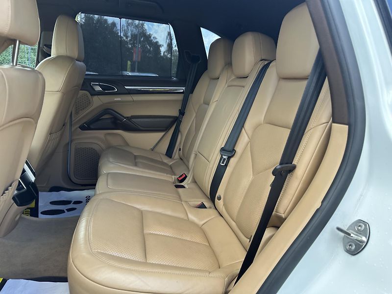 Porsche Cayenne (2015) Porsche Cayenne 2015 - fotka 19 z 19
