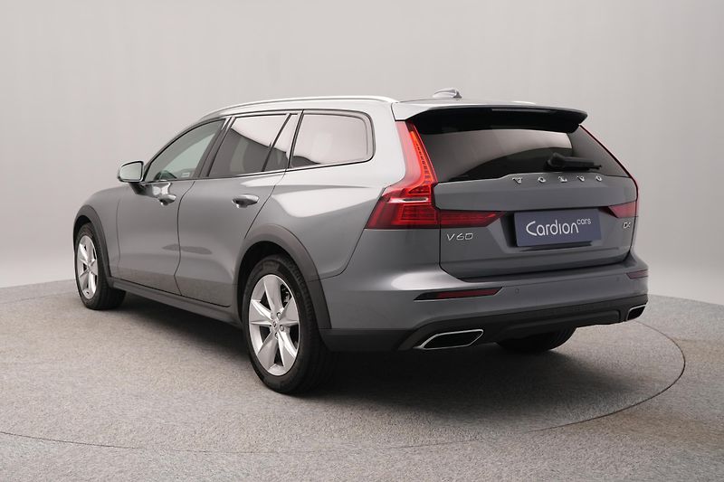 Volvo V60 CC D4 AWD MOMNETUM CZ 1.maj - fotka 8 z 44