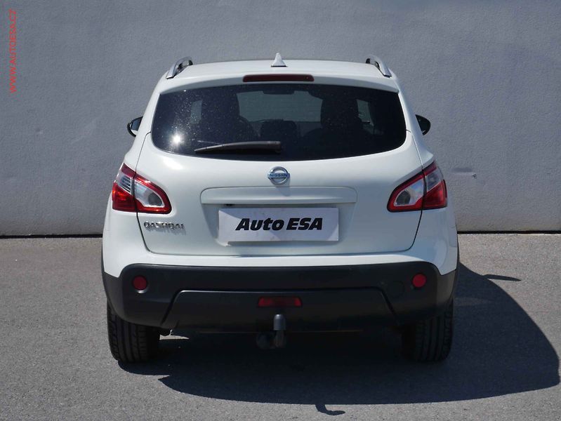 Nissan Qashqai (2011) 1.6 16V, ČR, Klima - fotka 5 z 17
