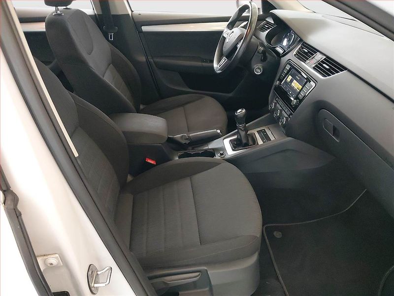 Škoda Octavia (2015) Style 1.4 TSI, Tempomat - fotka 9 z 17