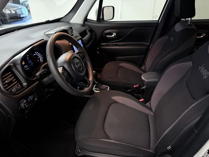 Jeep Renegade (2022) 1.3 T4 REZERVOVÁNO - fotka 2 z 43