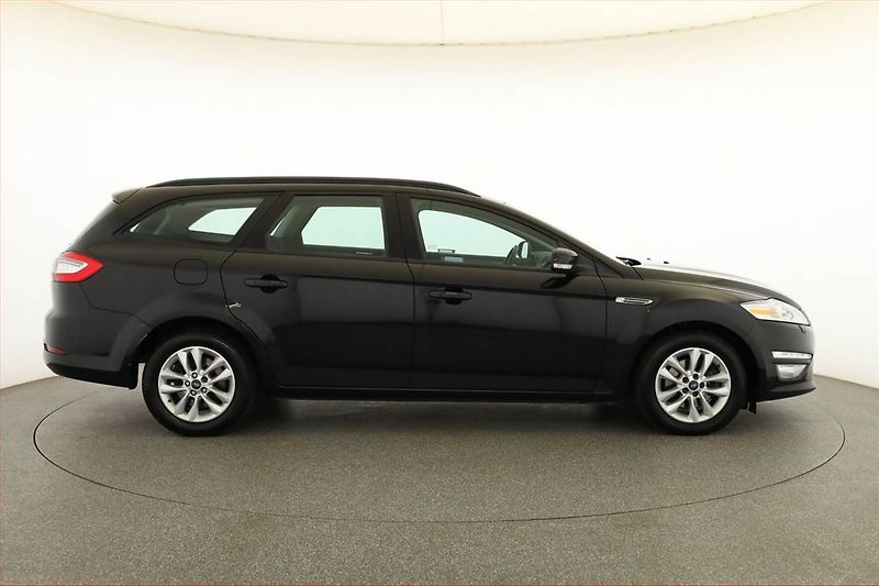Ford Mondeo (2013) 2.0 TDCi, Xenony, Tempomat - fotka 6 z 17