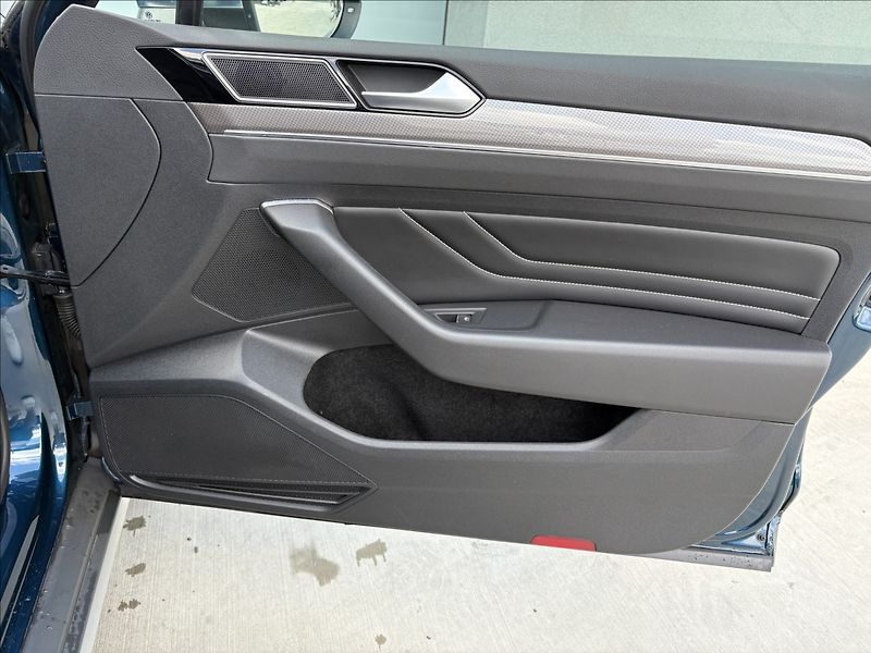 Volkswagen Passat 2,0 TSI 206 KW 4M AUT ALLTRACK - fotka 28 z 36