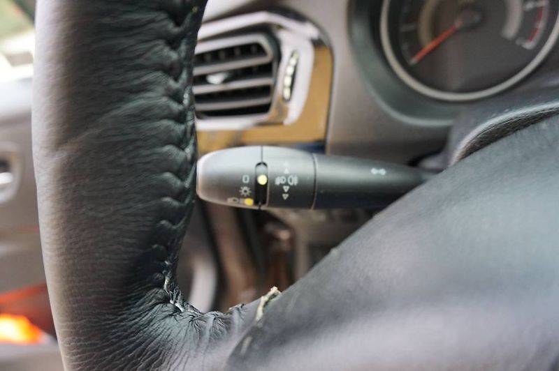 Peugeot 301 (2012) 1,6 1,Majitel  nové v ČR - fotka 17 z 29