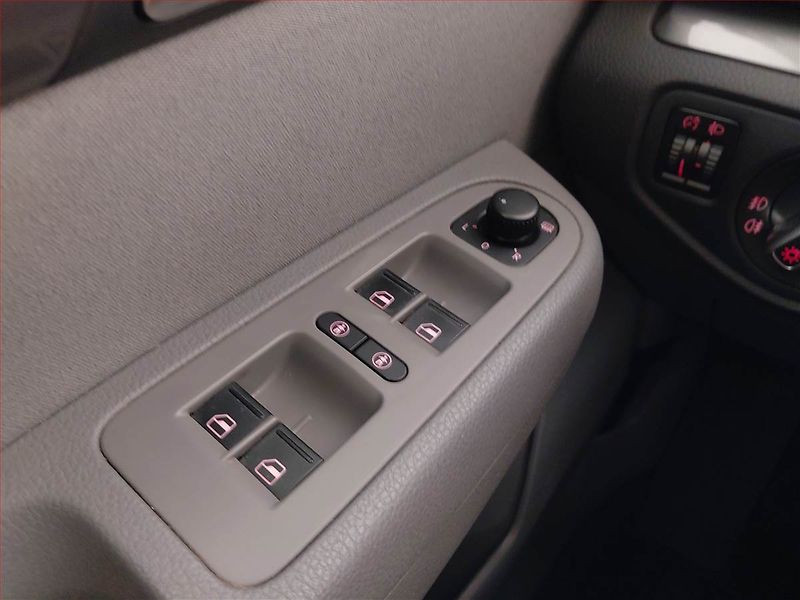 Seat Alhambra (2013) 1.4 TSI, 7 míst, Serv.kniha - fotka 18 z 19
