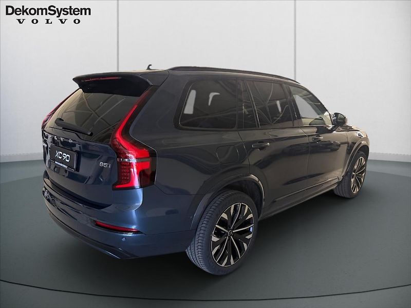 Volvo XC90 (2026) B5 Ultra Dark 2469 - fotka 3 z 14