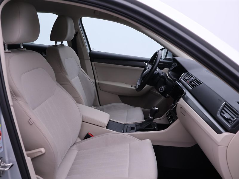 Škoda Superb 2,0 TDI DSG CZ Style 1.Maj DPH - fotka 11 z 30