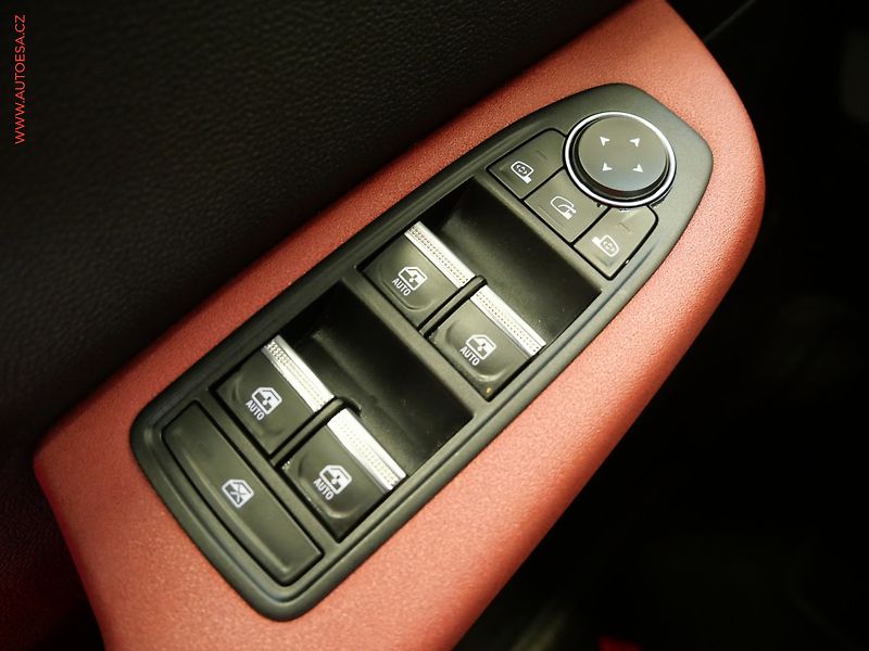 Renault Clio (2020) 1.0 TCe, ČR, AC, LED, kamera - fotka 14 z 21