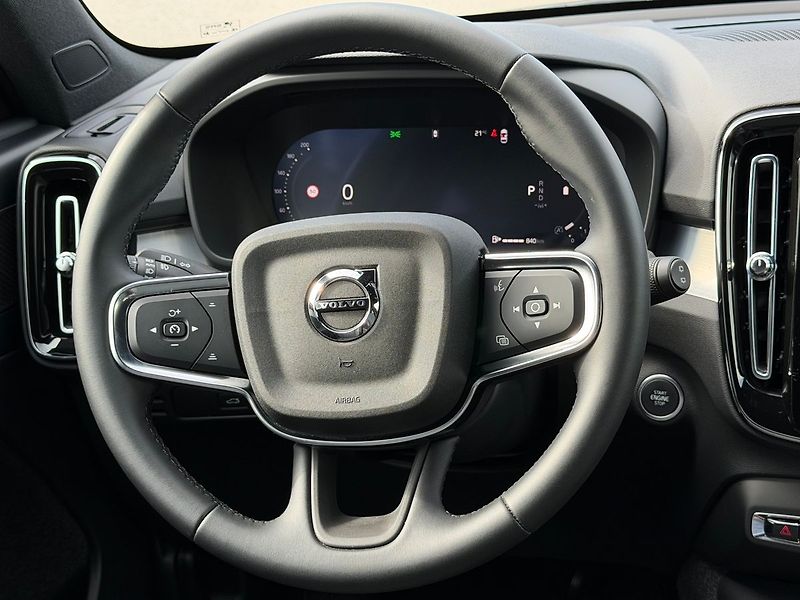 Volvo XC40 PLUS B4, B4, 360°, ACC, BLIS, - fotka 23 z 24