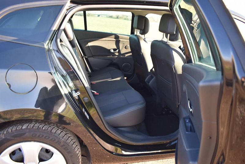 Renault Mégane 1,9 DCi BOSE,96KW,NAVI,PĚKNÝ - fotka 14 z 17