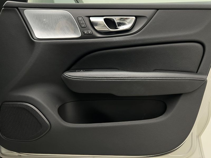 Volvo V60 T5 INSCRIPTION AUT - fotka 43 z 46