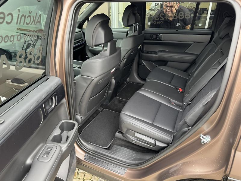 Hyundai Santa Fe 1,6 1,6 TGDI PHEV 4×4 CALLIGRA - fotka 14 z 19