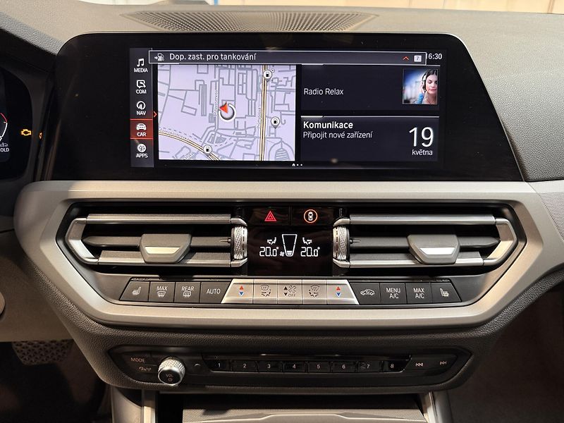 BMW Řada 3 2.0 318d Touring - fotka 7 z 15