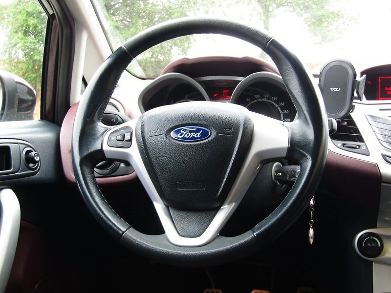 Ford Fiesta (2009) 1.6 TDCi 66kW - fotka 16 z 34