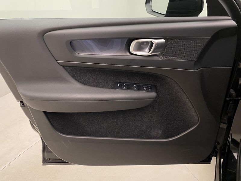 Volvo C40 PURE ELECTRIC RECHARGE PLUS - fotka 7 z 57