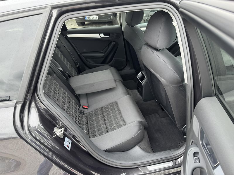 Audi A4 Avant 2.0TDi,rezervace - fotka 31 z 54