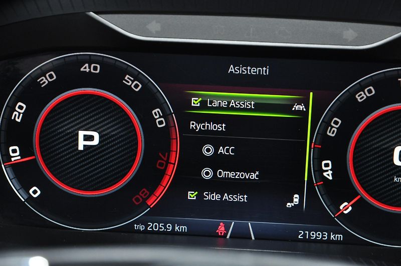 Škoda Karoq 2.0TSi 140kW 4x4 dsg SportLine - fotka 14 z 21