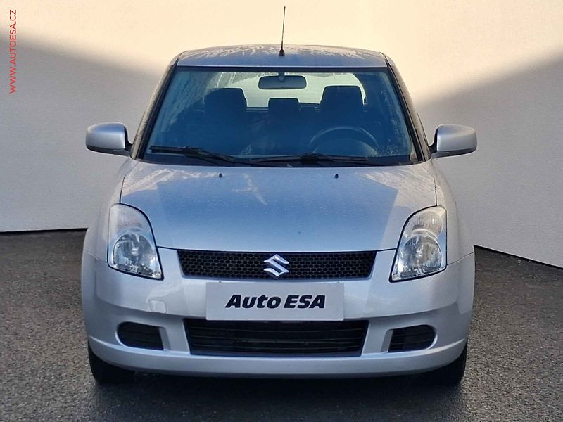 Suzuki Swift (2007) 1.3 VVT, ČR, AC, zámek řad, - fotka 2 z 14