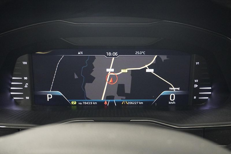Škoda Superb 1.5 TSI 110kW STYLE TOP SERVIS - fotka 19 z 35