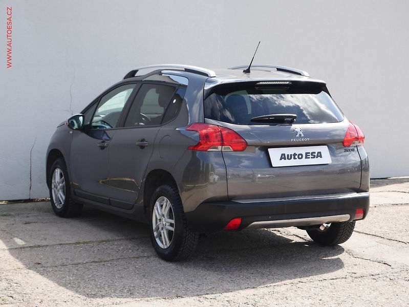 Peugeot 2008 (2015) 1.2i, AC, tempo - fotka 4 z 24
