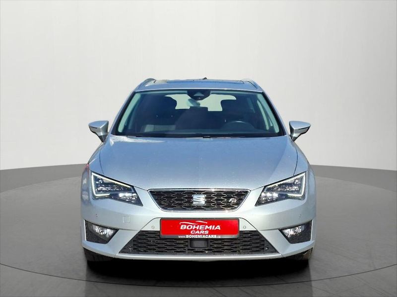 Seat Leon 2,0 110 KW ST FR Panorama - fotka 2 z 19