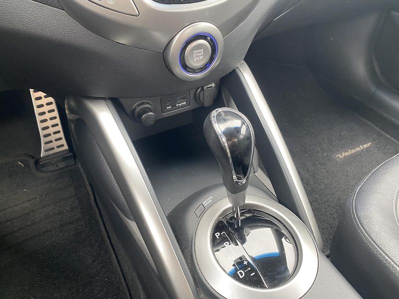 Hyundai Veloster 1.6i,PRÉMIUM, AUTOMAT,PLNÁ VÝB - fotka 28 z 47