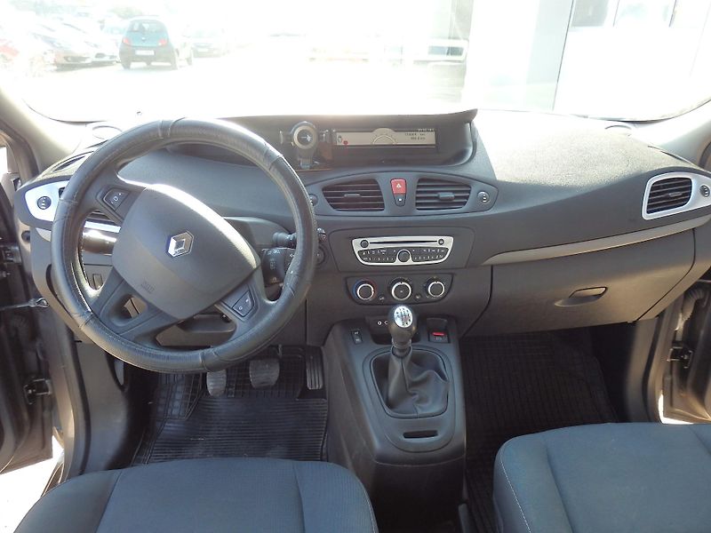 Renault Grand Scénic 1.6i 81 kW ZÁLOHOVÁNO - fotka 11 z 14