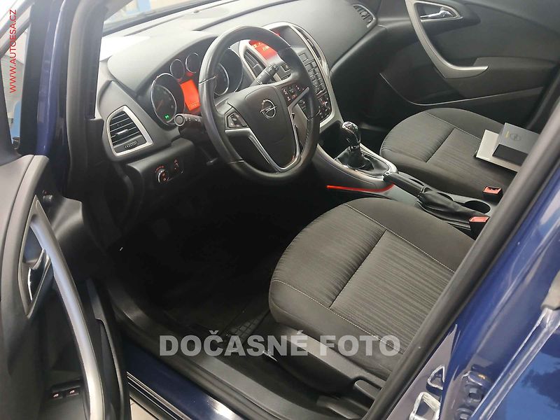 Opel Astra (2012) 1.4 T, 1.maj,ČR, servis.kniha - fotka 3 z 3