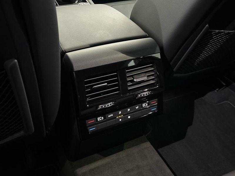 Volkswagen Touareg R-Line 4MOT - fotka 22 z 33