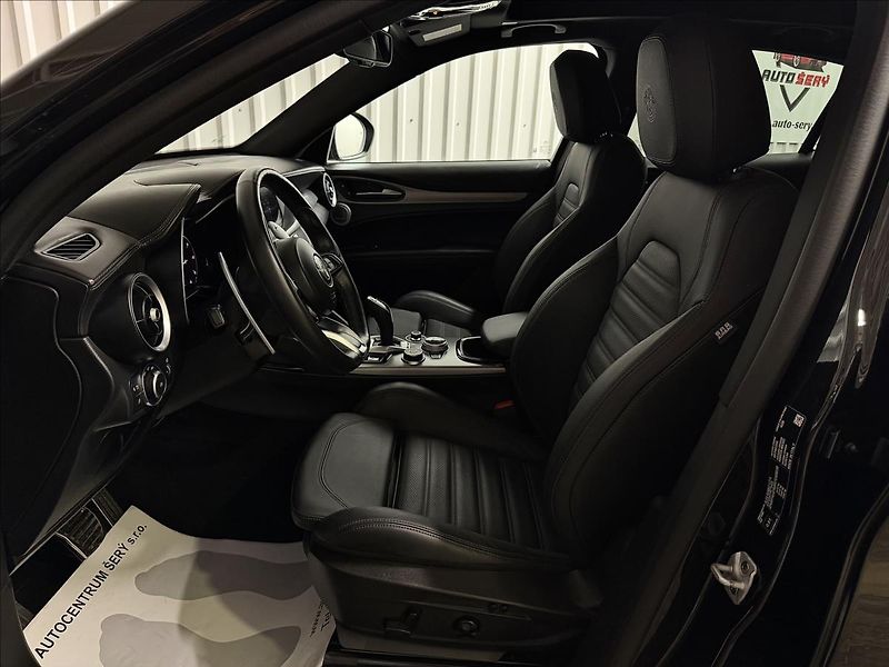 Alfa Romeo Stelvio VELOCE 154kW Q4 PANO H&K R21 - fotka 32 z 42