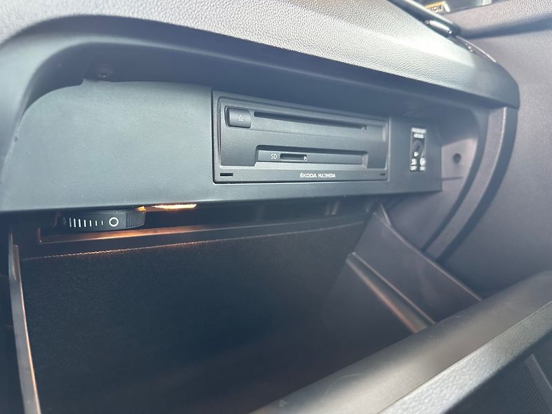 Škoda Octavia (2013) 1.4TSi 103kW,PO VELKÉM SERVISU - fotka 14 z 17