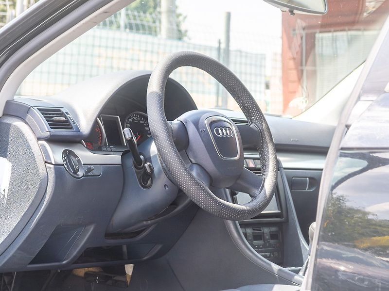 Audi A4 (2007) 2.0TDI 103KW – PO ROZVODECH - fotka 10 z 35
