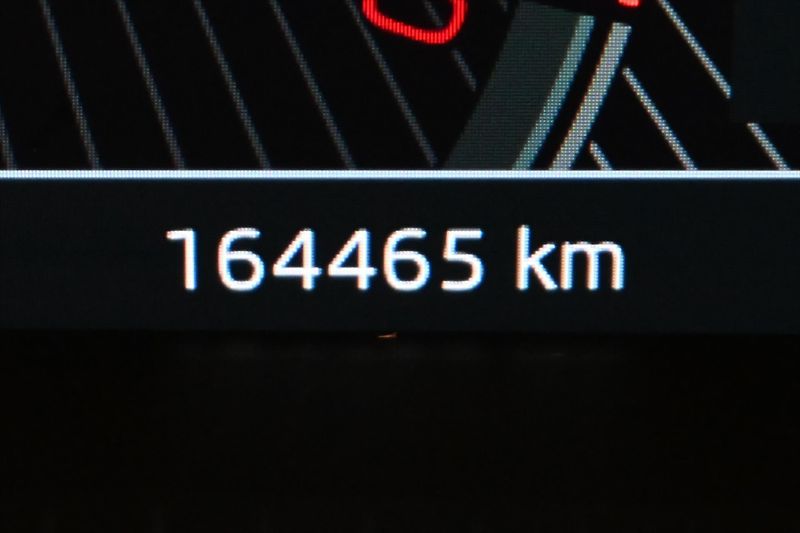 Škoda Superb 2,0 TDI 110kW DSG NAVIGACE Zár - fotka 17 z 30
