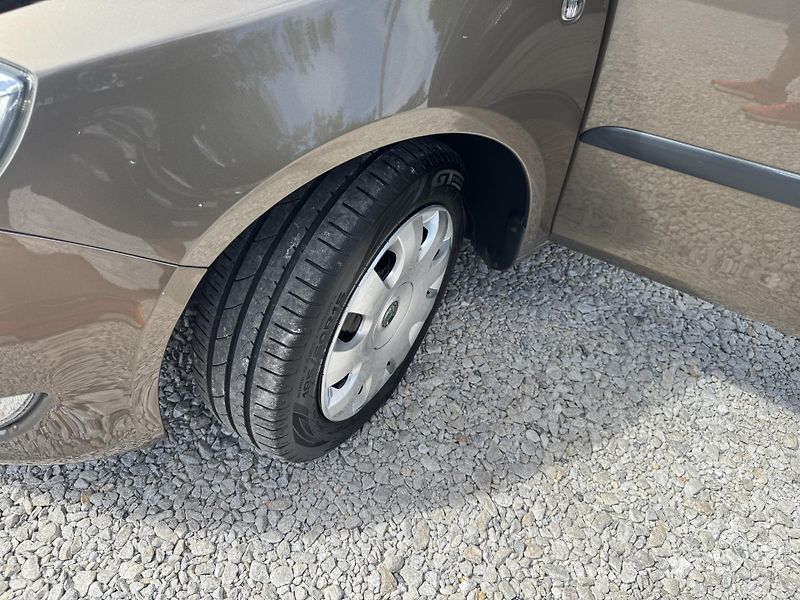 Škoda Roomster (2012) 1.2TSi(77KW)KOMPLET SERVIS - fotka 24 z 34