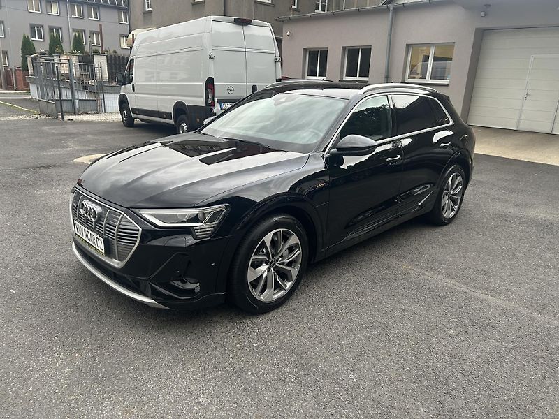 Audi e-tron 55 QUATTRO 300kw S LINE SOH96% - fotka 2 z 47