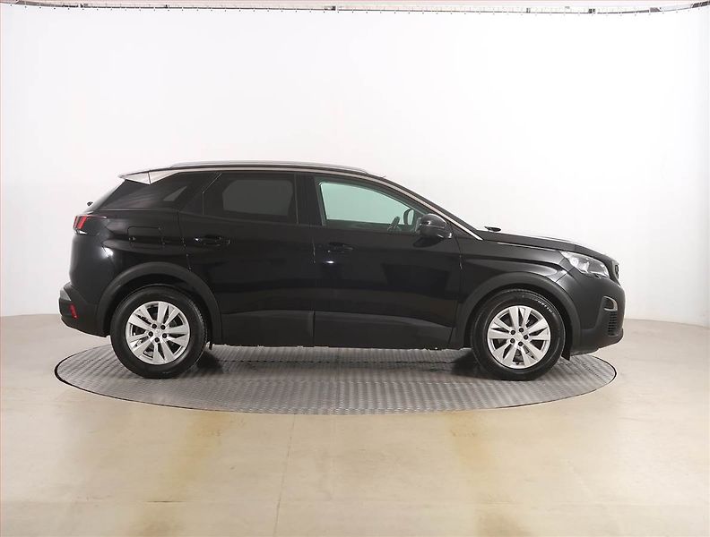 Peugeot 3008 (2018) 1.2 PureTech, Automat - fotka 6 z 19