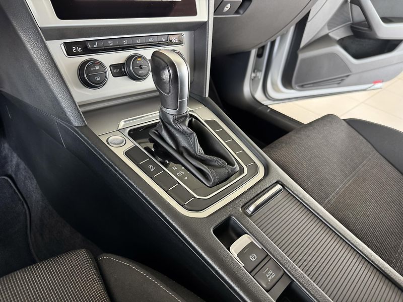Volkswagen Passat 2,0TDI DSG 140kW*Masáž*Kam*Taž - fotka 25 z 37