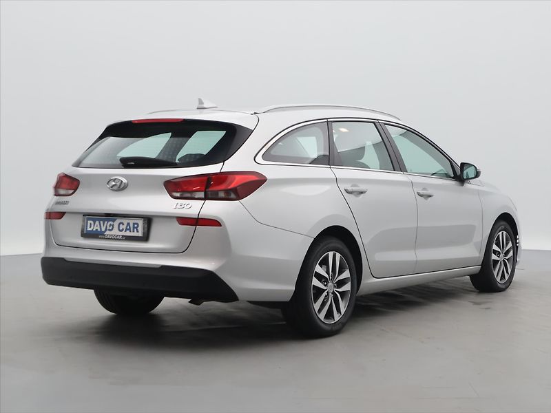 Hyundai i30 1,6 CRDi 85kW Style CZ 1.Maj. - fotka 7 z 30