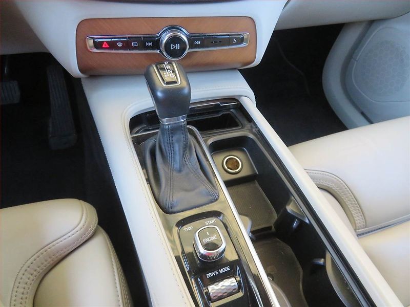 Volvo XC90 (2017) D5 AWD - fotka 16 z 18