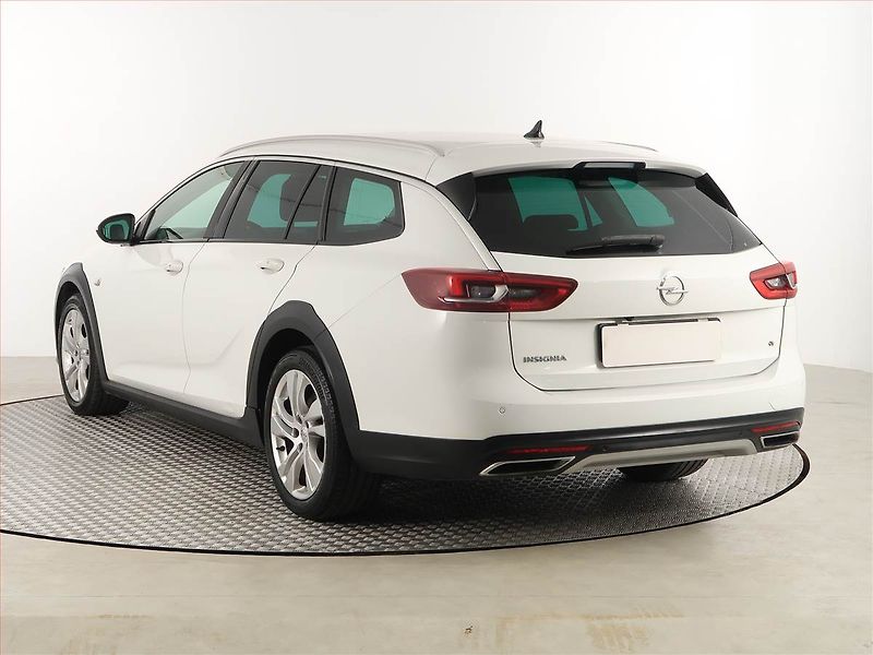 Opel Insignia (2019) Navi, Tempomat, Park. senzory, - fotka 4 z 19