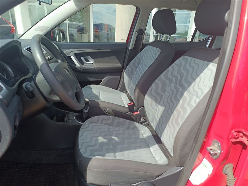 Škoda Fabia 1,2 HTP Ambition STÁLE U NÁS - fotka 9 z 17