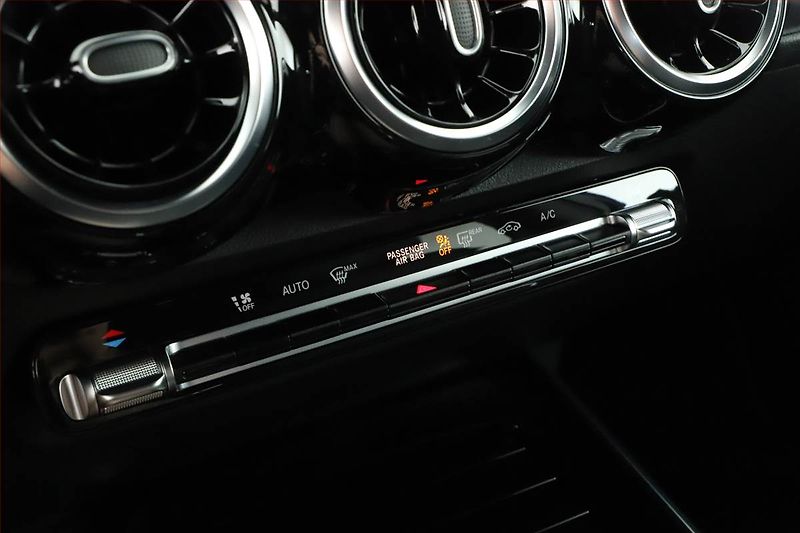 Mercedes-Benz GLB (2025) 200 d, Progressive, Navi - fotka 12 z 22