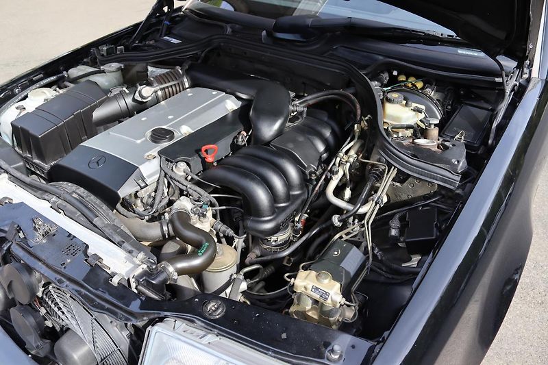 Mercedes-Benz 124 E320 CABRIO 162kW - fotka 43 z 50
