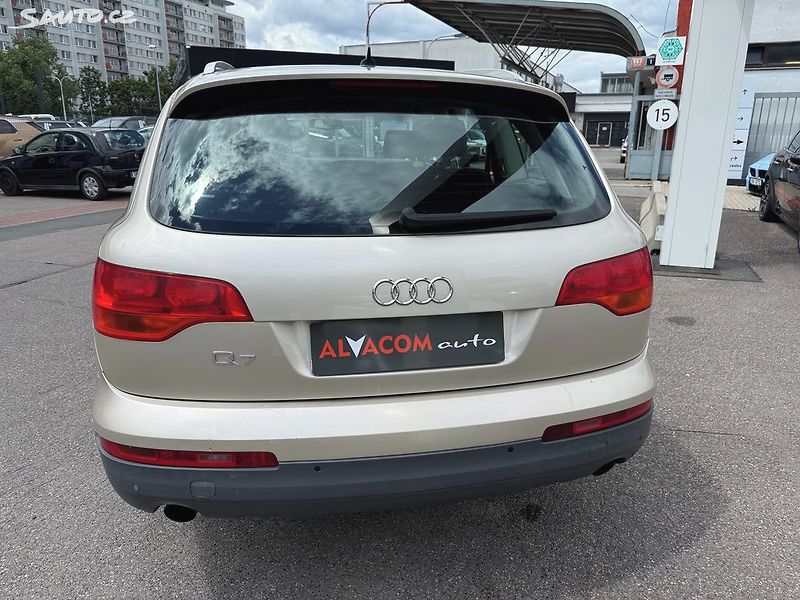 Audi Q7 3,0 TDI V6 QUATTRO - fotka 7 z 38