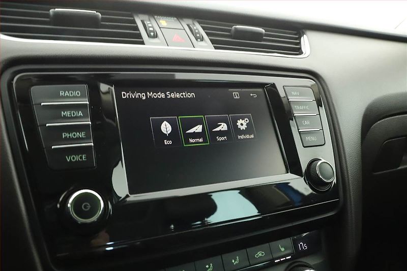 Škoda Octavia (2015) Laurin&Klement 2.0 TDI, 4X4 - fotka 16 z 20